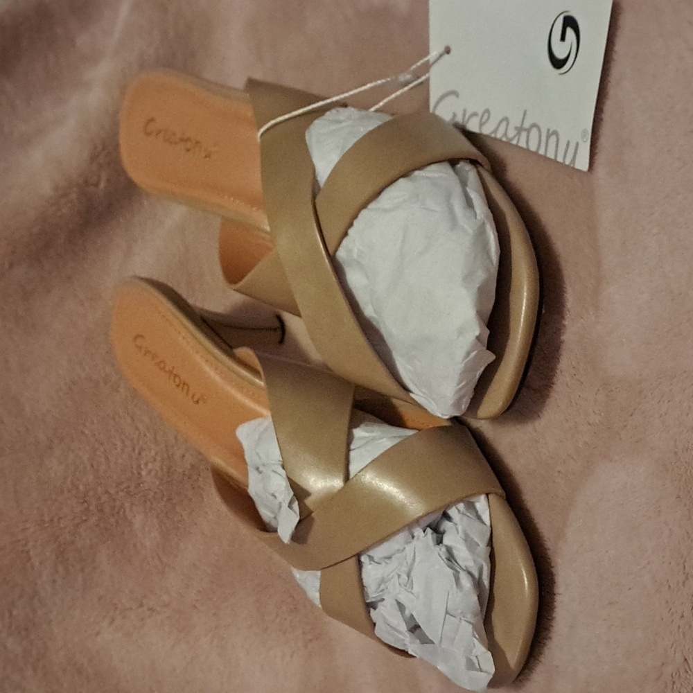 Kitten heels sandals